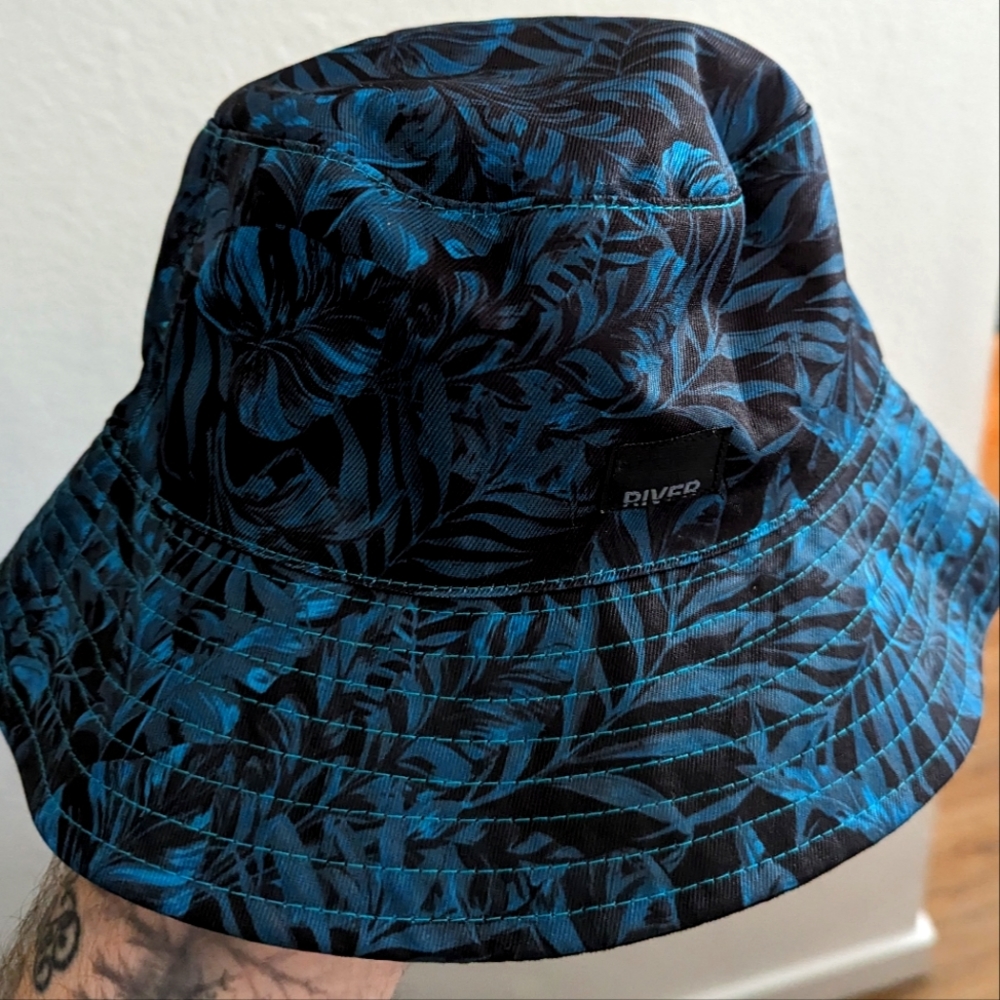 Bucket hat